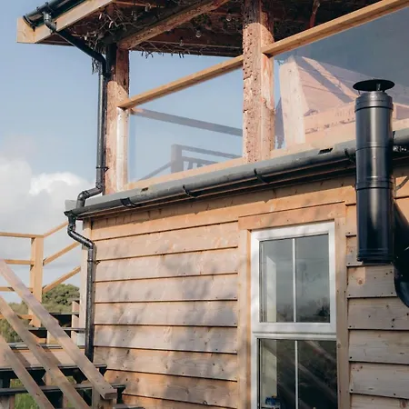 Unique Hot-tub With Balcony Views