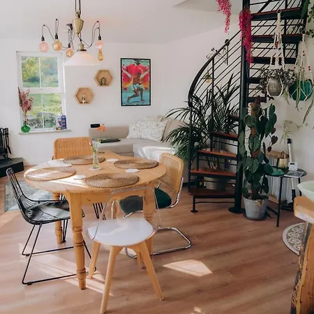 Unique Hot-tub With Balcony Views * Westport