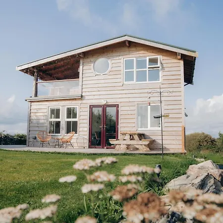 Chalet Unique Hot-tub With Balcony Views *