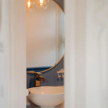 Chalet Unique Hot-tub With Balcony Views *