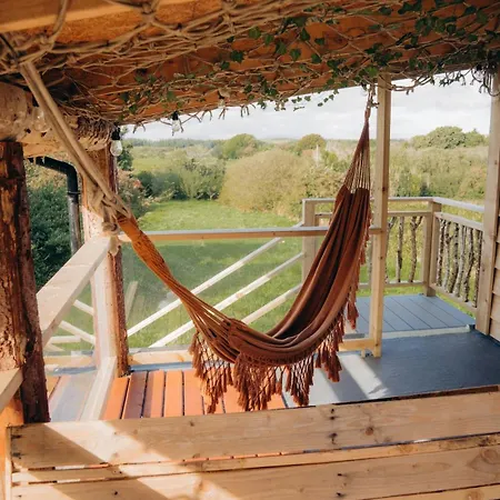 Unique Hot-tub With Balcony Views