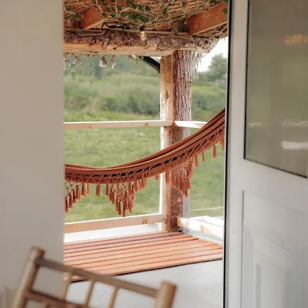 Unique Hot-tub With Balcony Views Chalet